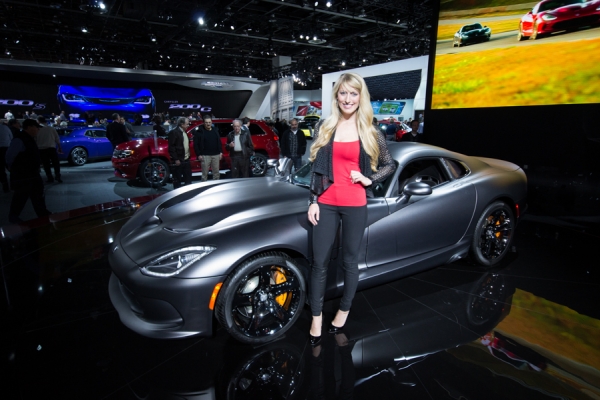 Autó-Motor Show-ra és kiállításokra keresünk dekoratív lányokat és hölgyeket, azonnali kezdéssel!