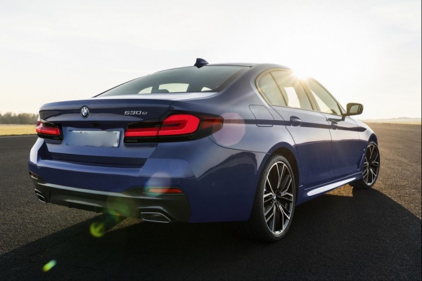 Luxus autóval escort munka!
