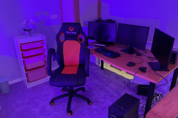 Tapasztalt, webcam operátor lány modellt keres (nem stúdió)!